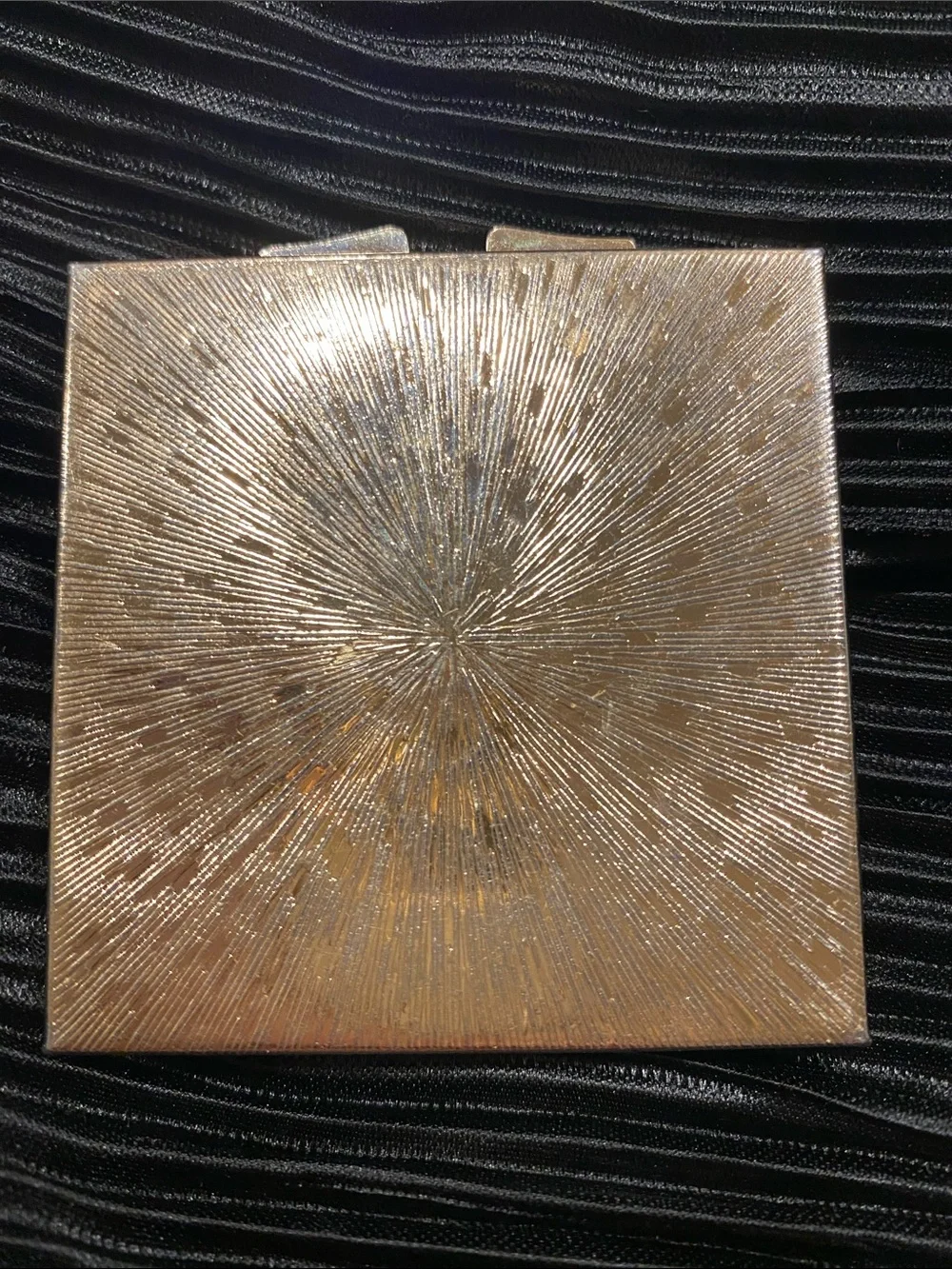 Retro Geometric Square Compact in Tan, Black & Rust